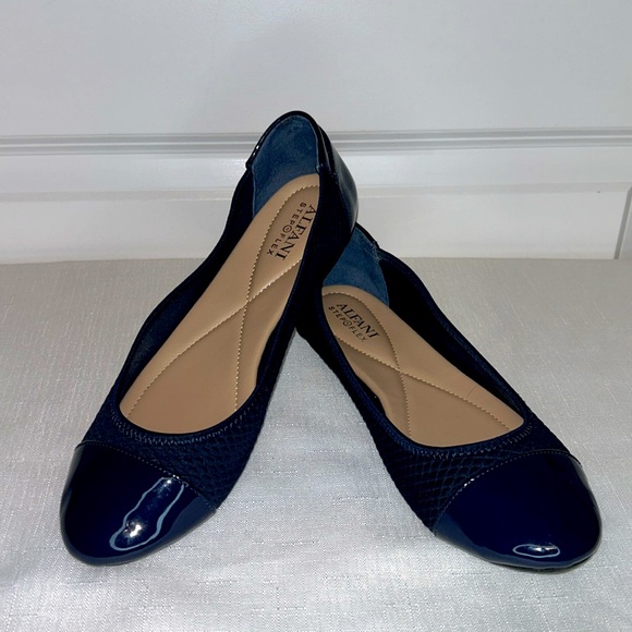 Alfani Size 6.5 Navy Blue Step N Flex Round Toe Flats - Picture 8 of 8